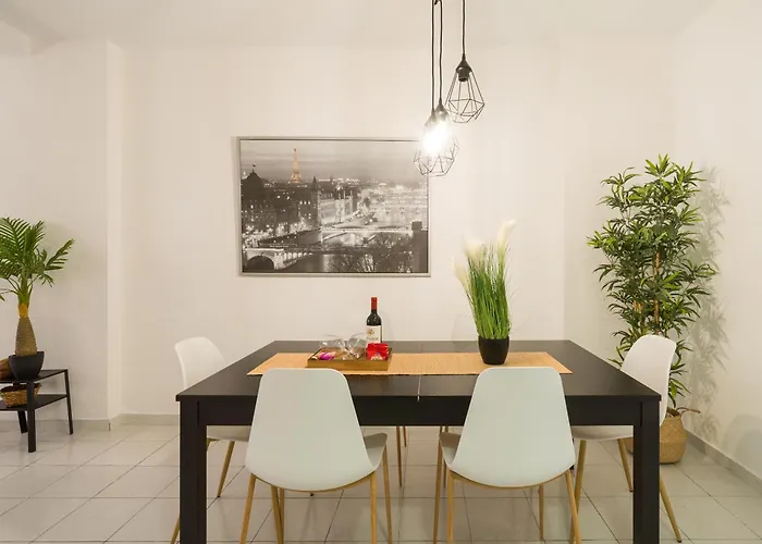 Family Néstor De La Torre