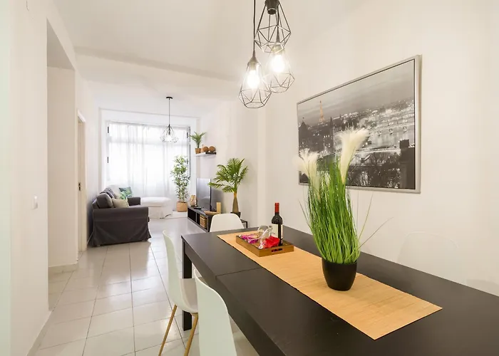 Family Néstor De La Torre *