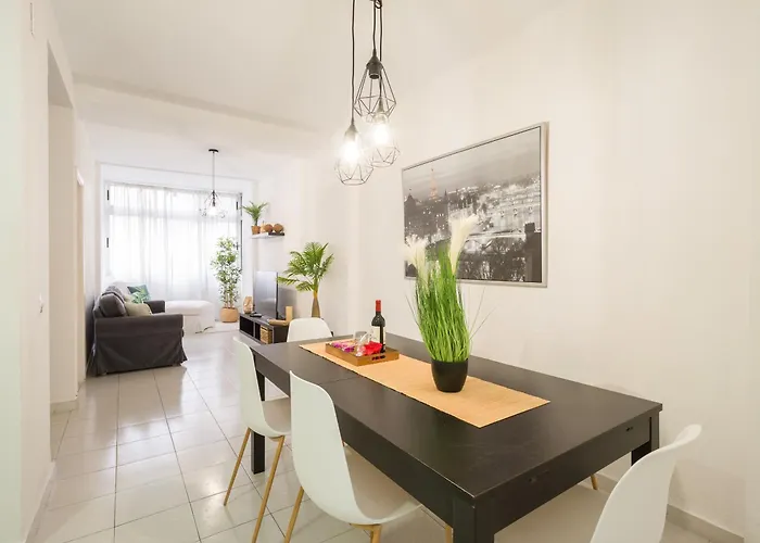 Family Néstor De La Torre *