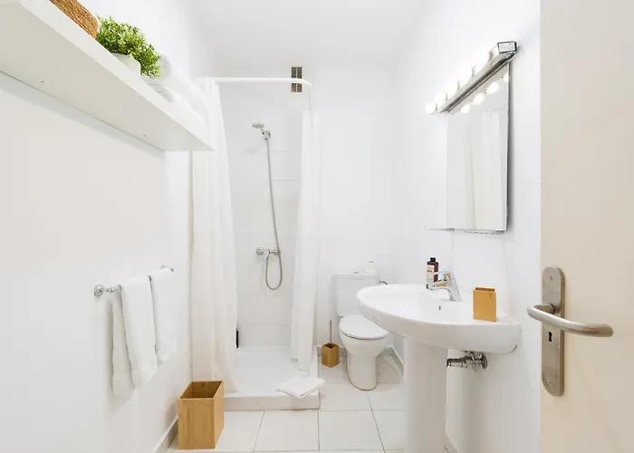 Family Néstor De La Torre *